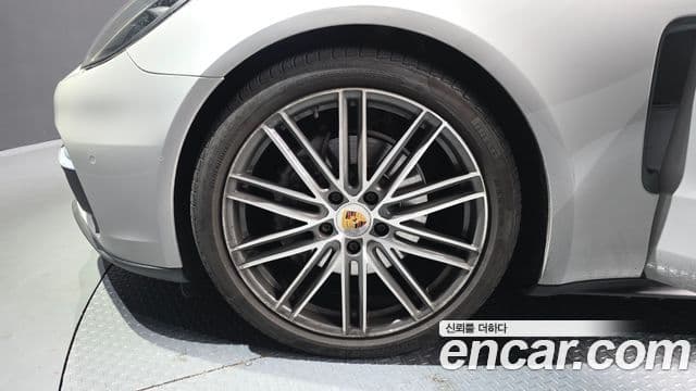 Porsche Panamera 2018 — Şəkil 7/20