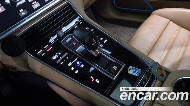 Porsche Panamera 2018 — Şəkil 11/20