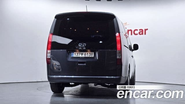 Hyundai Staria 2021 — ფოტო 4/20