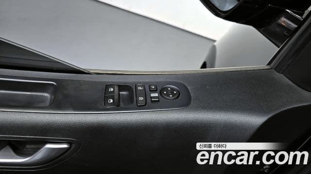 Hyundai Staria 2021 — ფოტო 17/20