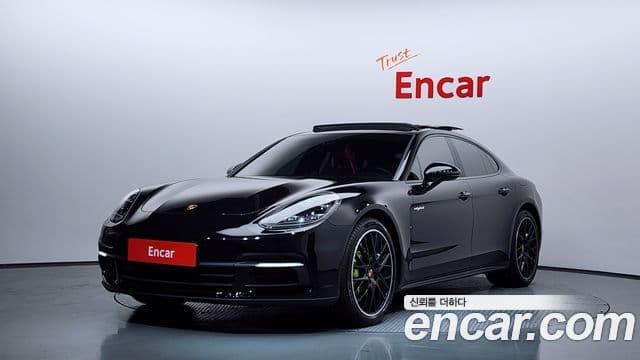 Porsche Panamera 2019 — ფოტო 1/20