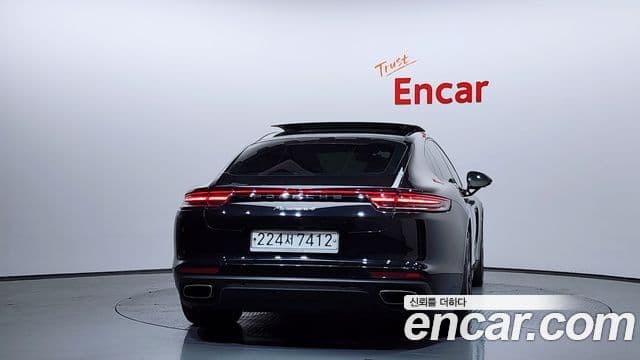 Porsche Panamera 2019 — ფოტო 4/20
