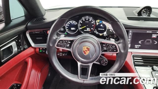 Porsche Panamera 2019 — ფოტო 13/20
