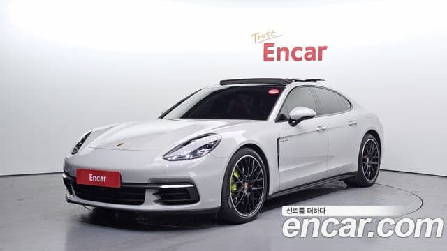 Porsche Panamera 2020 — ფოტო 19/20