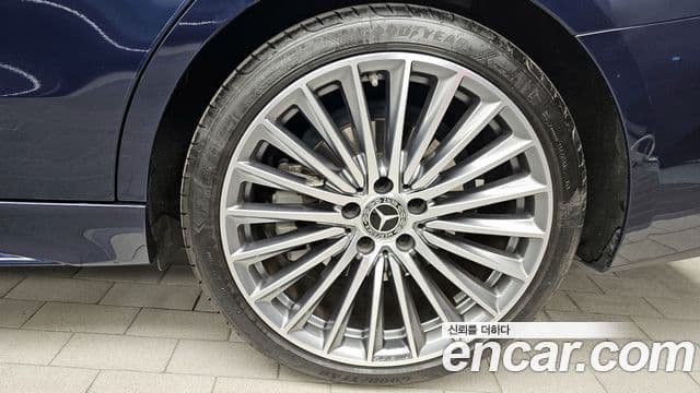 Mercedes-Benz C-Class 2022 — ფოტო 5/20