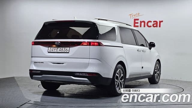 Kia Carnival 2021 — ფოტო 2/20