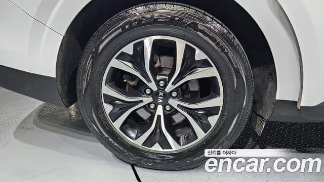 Kia Carnival 2021 — ფოტო 5/20