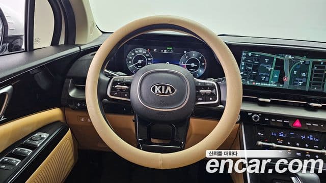 Kia Carnival 2021 — ფოტო 13/20