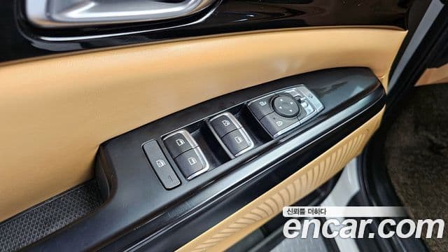 Kia Carnival 2021 — ფოტო 17/20