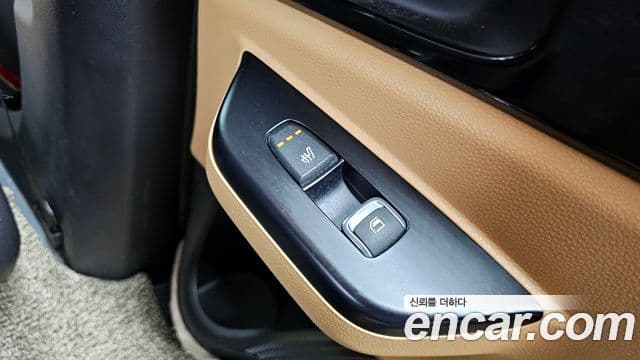 Kia Carnival 2021 — ფოტო 19/20