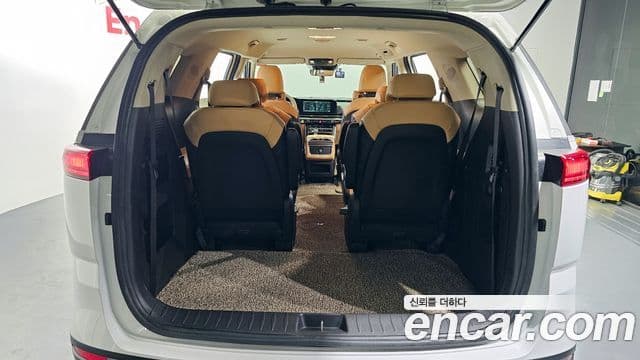 Kia Carnival 2021 — ფოტო 20/20