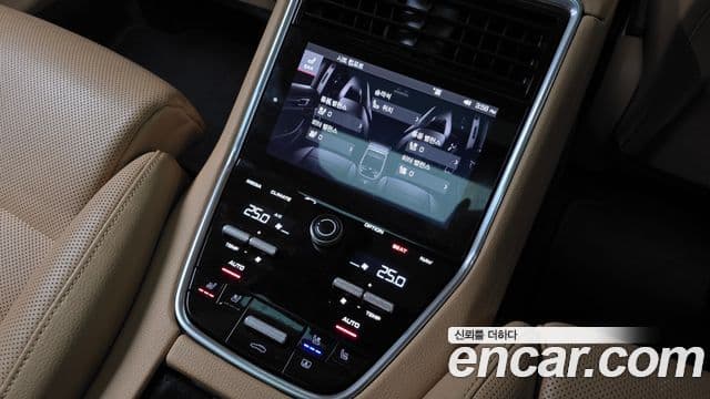 Porsche Panamera 2018 — Şəkil 17/20