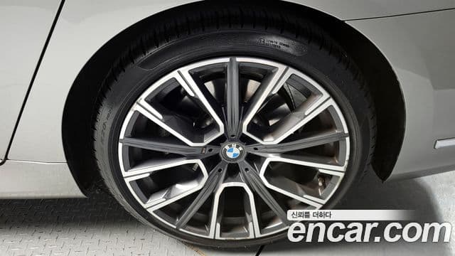 BMW 7 Series 2021 — ფოტო 5/20