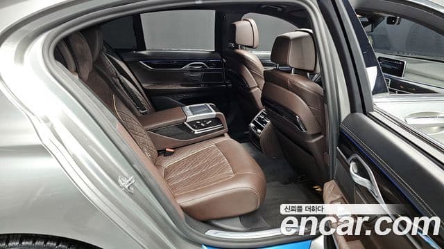 BMW 7 Series 2021 — ფოტო 12/20