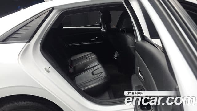 Hyundai The New Avante Hybrid 2021 — ფოტო 14/20