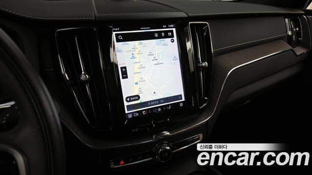 Volvo XC60 2022 — фото 14 из 20