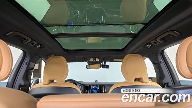 Volvo XC60 2022 — ფოტო 19/20