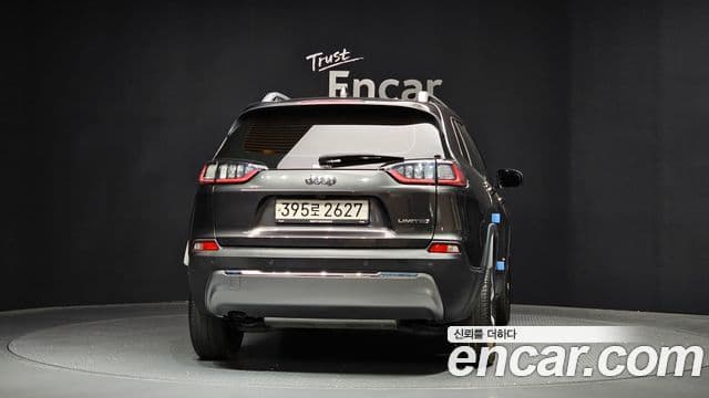 Jeep Cherokee 2021 — ფოტო 9/20
