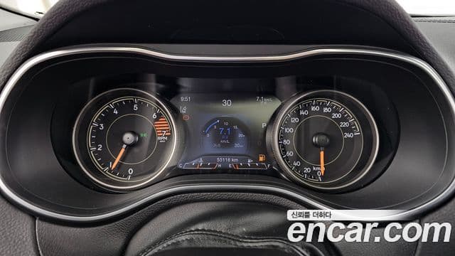 Jeep Cherokee 2021 — ფოტო 8/20