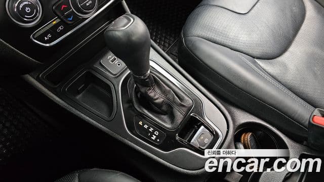 Jeep Cherokee 2021 — ფოტო 10/20