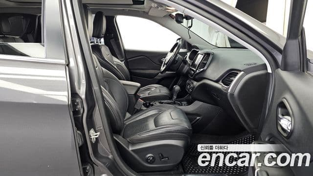 Jeep Cherokee 2021 — ფოტო 12/20
