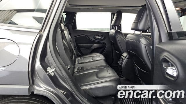 Jeep Cherokee 2021 — ფოტო 20/20