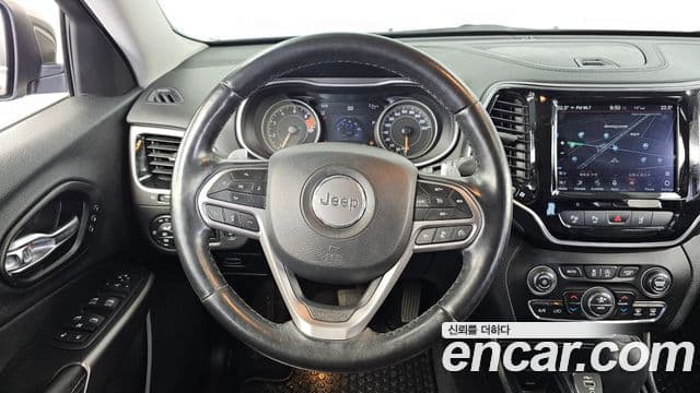 Jeep Cherokee 2021 — ფოტო 13/20