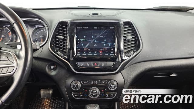 Jeep Cherokee 2021 — ფოტო 17/20