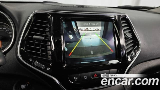 Jeep Cherokee 2021 — ფოტო 16/20