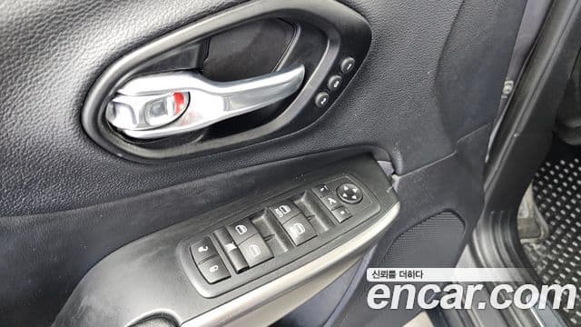 Jeep Cherokee 2021 — ფოტო 14/20