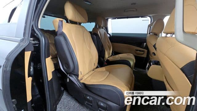Kia Carnival 2021 — Фото 12/20