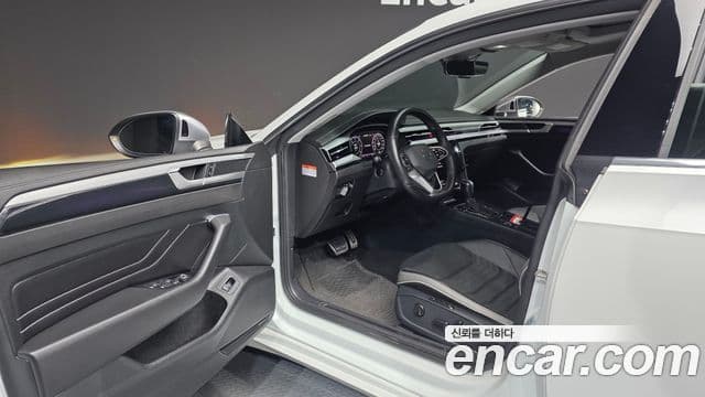 Volkswagen Arteon 2023 — Photo 17/20