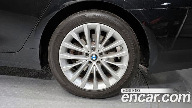 BMW 5 Series 2021 — ფოტო 5/20