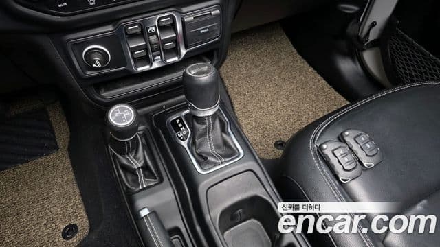 Jeep Wrangler 2021 — Şəkil 9/20