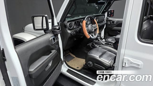 Jeep Wrangler 2021 — Şəkil 10/20