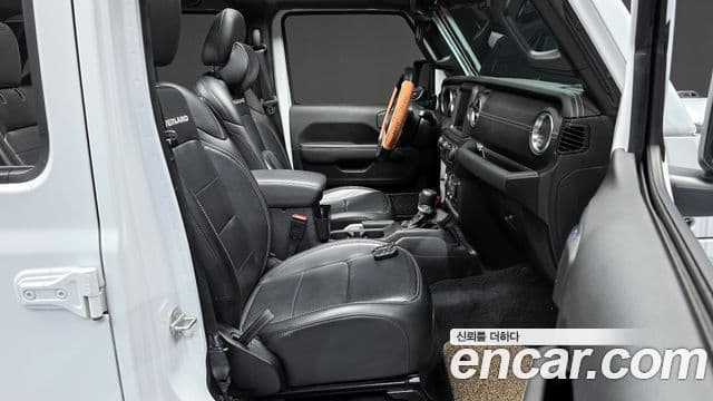 Jeep Wrangler 2021 — Şəkil 11/20