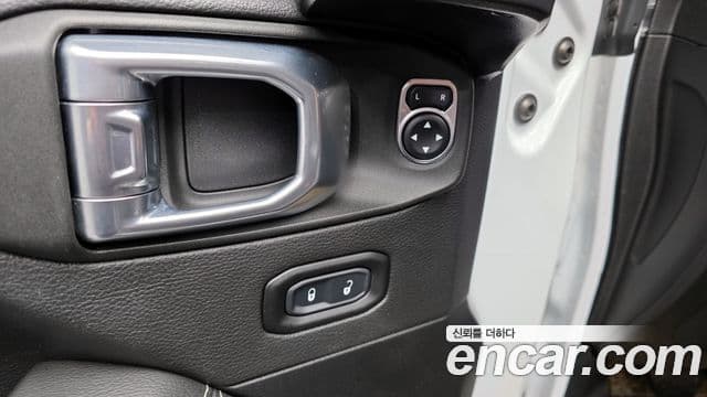 Jeep Wrangler 2021 — Şəkil 14/20