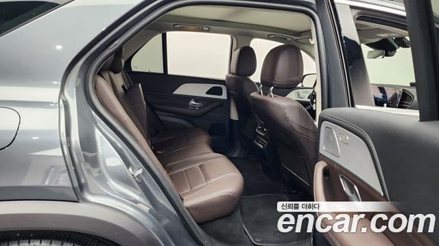 Mercedes-Benz GLE-Class 2021 — Photo 9/20