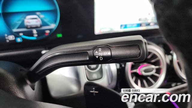 Mercedes-Benz GLB-Class 2021 — Photo 2/20