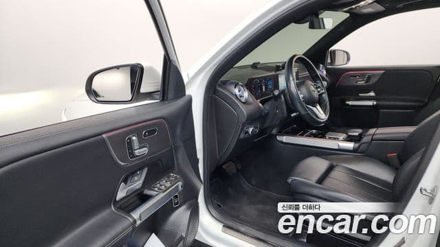 Mercedes-Benz GLB-Class 2021 — Photo 10/20