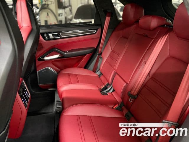Porsche Cayenne 2022 — фото 17 из 20