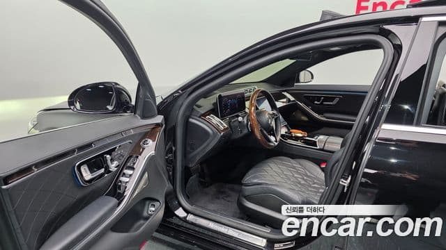 Mercedes-Benz S-Class 2021 — Photo 9/20