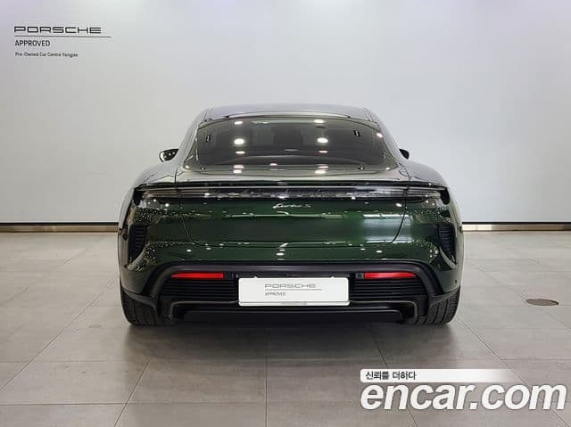 Porsche Taycan 2024 — ფოტო 11/20