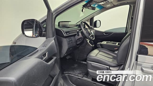 Hyundai Staria 2025 — ფოტო 9/20