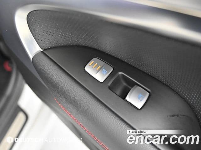 Genesis G70 2018 — ფოტო 16/20