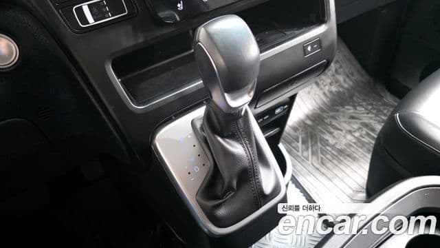Hyundai Staria 2023 — Фото 9/20