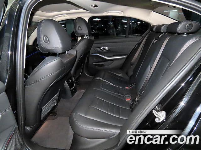 BMW 3 Series 2022 — фото 10 из 20