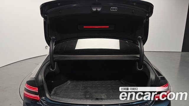 Genesis Electrified G80 2021 — Şəkil 19/20
