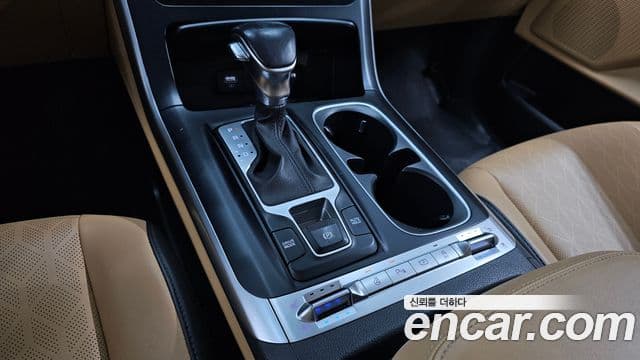 Kia Carnival 2023 — Photo 14/20