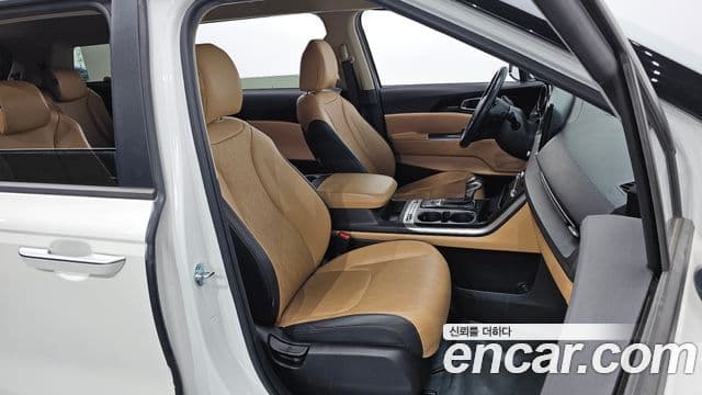 Kia Carnival 2023 — Photo 17/20
